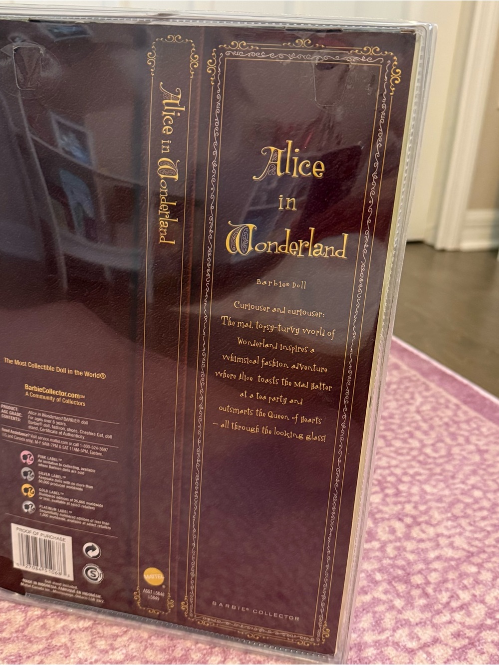 Alice in Wonderland Barbie - Silver Label - Picture 4 of 11
